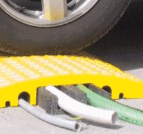 Passage de câbles et de tuyaux